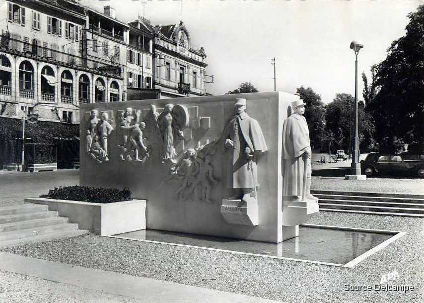 31 Saint Gaudens L Esplanade et Monument des Trois Marechaux.jpg